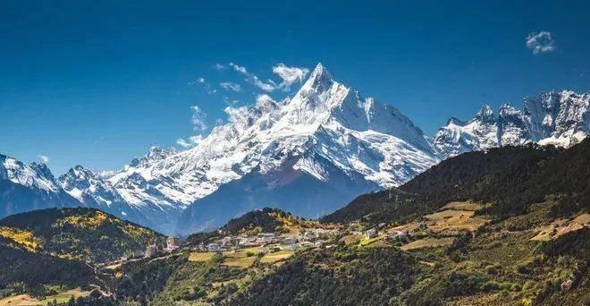 mount everest in low resolution